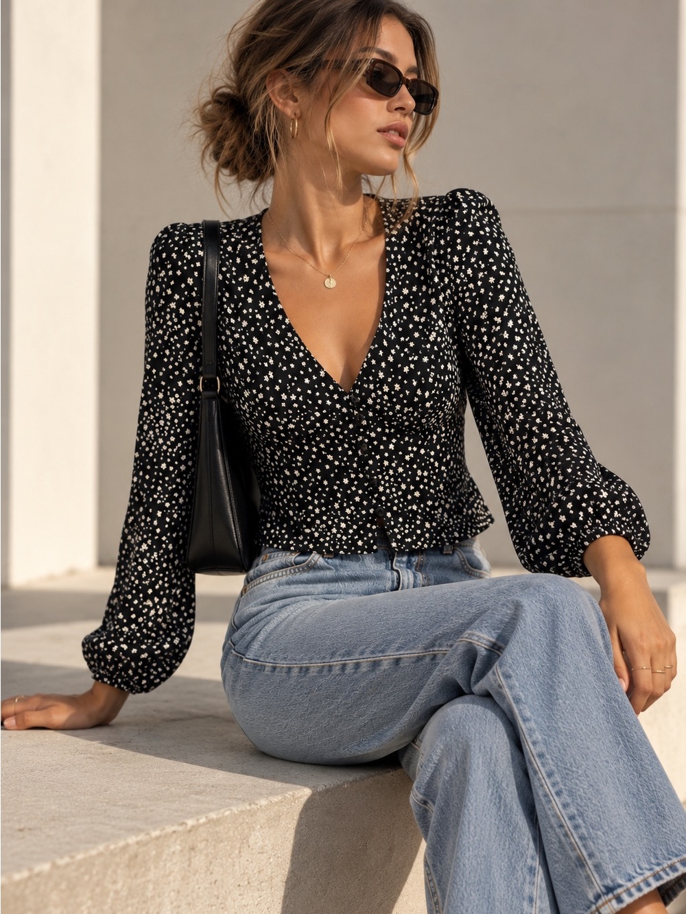 Levi’s Black Floral V-Neck Fitted Cropped Blouse Size S